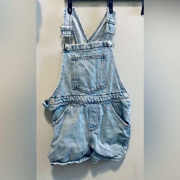 Zara Other - Zara girls size 18-24M short overall light blue denim with pockets functional
